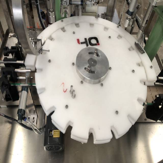 Pick And Place cap Screw Capping Machine  Pick And Place cap Screw Capping Machine