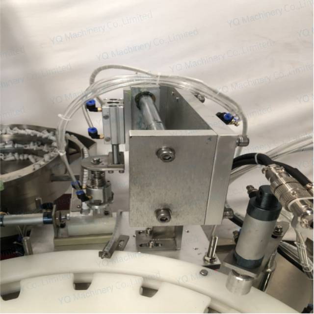 Pick And Place cap Screw Capping Machine 3 Pick And Place cap Screw Capping Machine 3