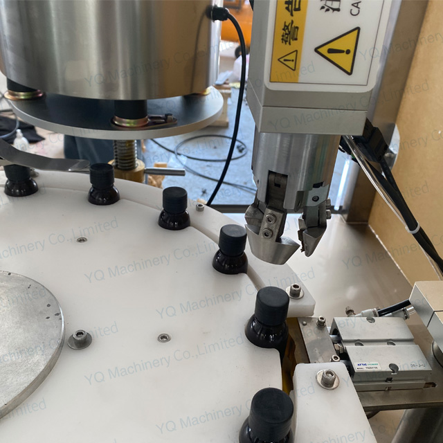 rotary capping machine (7) rotary capping machine (7)