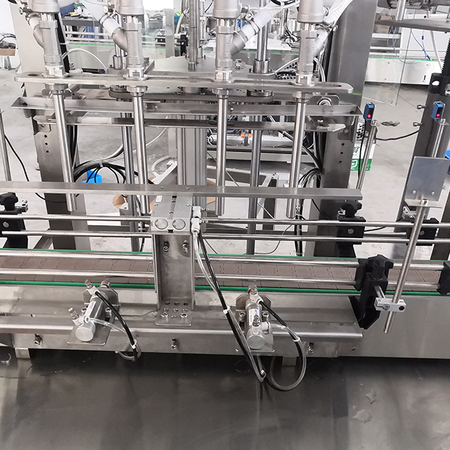 Gravity Liquid Filling Machine with Capper 