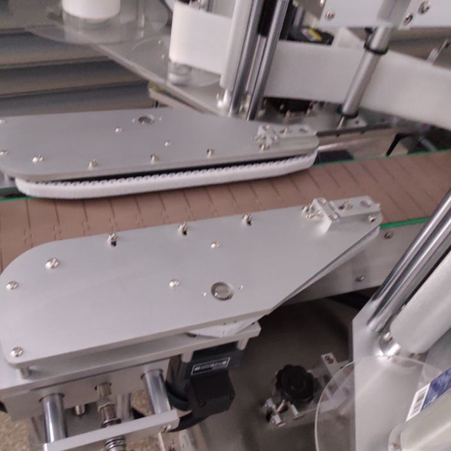 Single Sided Sticker Labeling Machine For Oval Flat Square Bottle Labeler