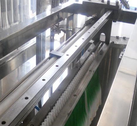 Automatic pouch filling and sealing machine