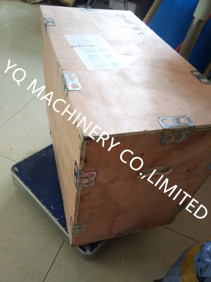 semi automatic bottle labeling machines.jpg