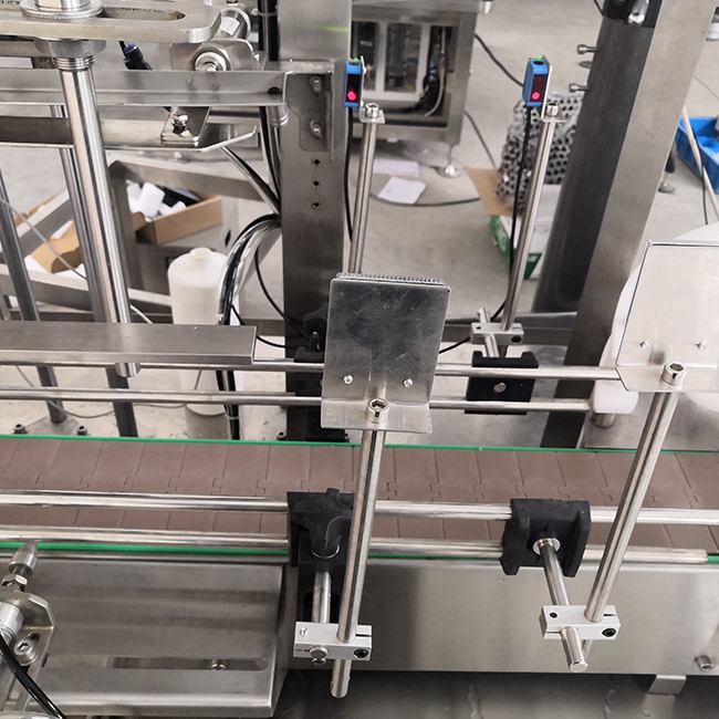 Gravity Liquid Filling Machine with Capper 