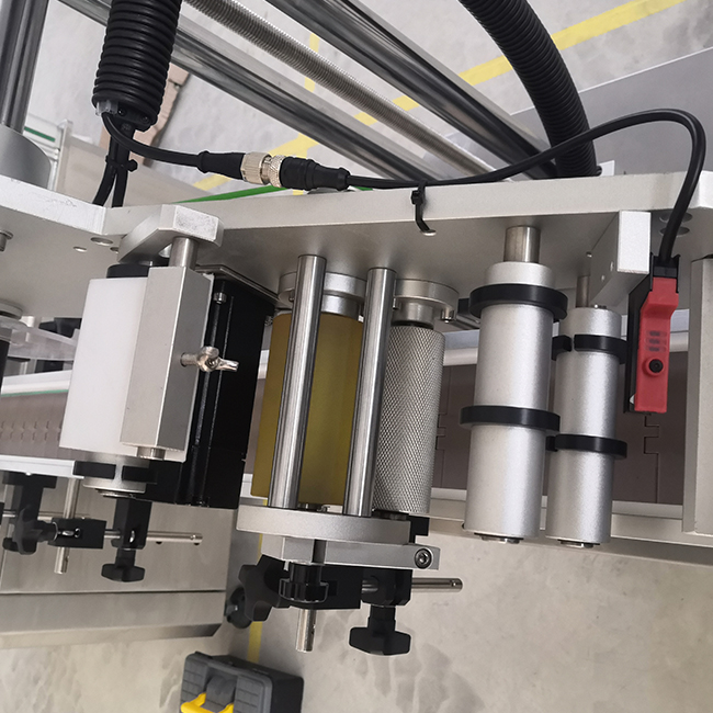 Automatic Flat Surface Labeling Machine