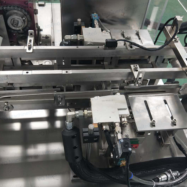 Vertical Cartoner with Hot Melt Glue Gun|high Speed Cartooning Machine