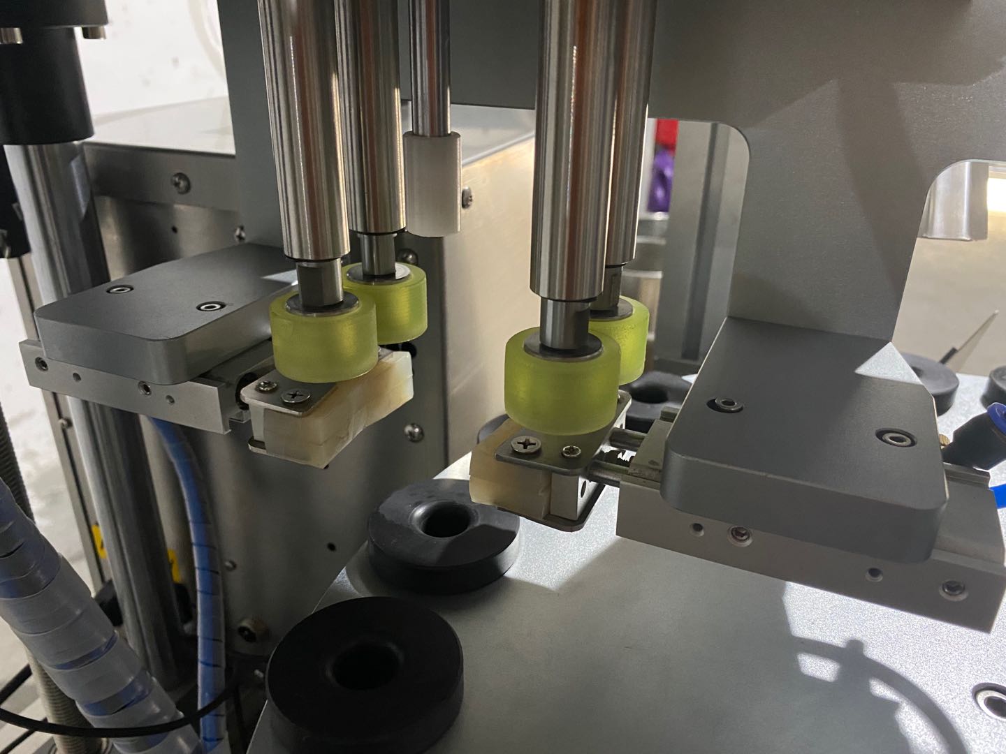 Lid Capper Machine For Bottle Cap Applicator