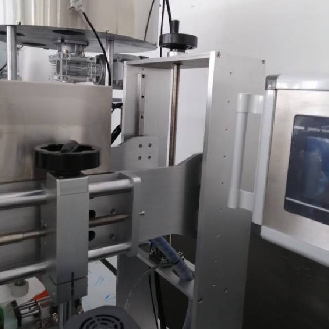 four wheels capping machine 2 