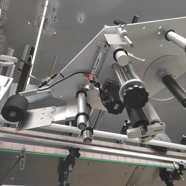 Top And Orienting labeling Machine (5)