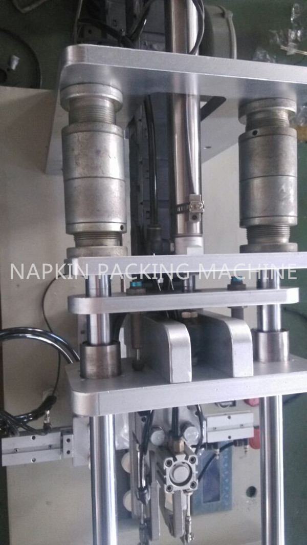 NAPKIN PACKING MACHINE 5